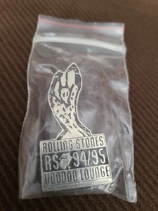 Vintage Rolling Stones Voodoo Lounge 94/95 Souvenir Pin - Picture 1 of 3