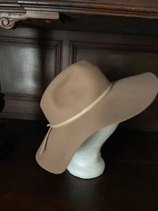 A  NEW DAY Wool Felt Hat Flat Brim Western Tan Brown Cowboy Prairie Cowgirl - Picture 1 of 11