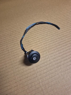 BMW 3 4 5 6 7 X Series F11 (2010-17) Towing Hitch Electric Switch Button 9272858 - Image 1 of 4