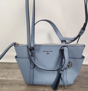 Borsa Michael Kors Sullivan piccola convertibile in pelle con zip superiore nel cielo leggero - Foto 1 di 10