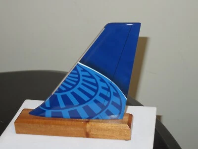UNITED CONTINENTAL MODEL AIRPLANE AIRLINE 2019 NUEVA LIBREA MADERA COLA PILOTO REGALO Foto 1 de 4