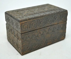 Antigua Caja Pequeña de Papel de Madera Original Antigua Geométrica Fina Tallada a Mano - Imagen 1 de 6