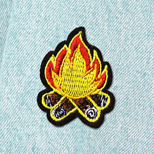 Mała pochodnia ogniskowa Fire Haftowana naszywka szyta na żelazku na tkaninie Applique Badge