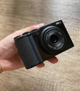 Fujifilm Fuji XF10 Compact Digital Camera with Fixed 18.5mm f/2.8 Lens - Picture 1 of 9