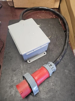 MENNEKES ME430P7W PLUG 30A WITH FUSE HOLDER + ENCLOSURE - Image 1 of 4