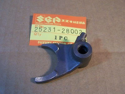HORQUILLA DE CAMBIO DE MARCHAS SUZUKI TS185 NUEVA OEM #3 TS 185 1977-1981 25231-28003 Foto 1 de 2