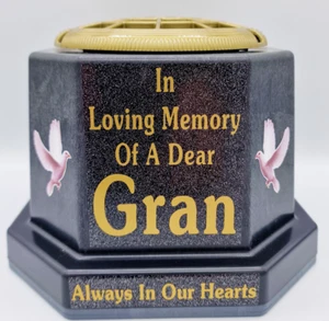 Florero Gran Graveside maceta regalo conmemorativo, escritura dorada con palomas - Imagen 1 de 3
