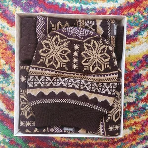 Muk Luks Reversible Set Chocolate Beanie Scarf Wrist-Warmers Gloves Adult OS NEW - Picture 1 of 6
