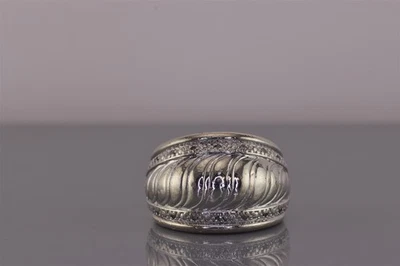 Anillo de plata de ley de 18 mm con adornos de diamantes con cúpula arremolinada 12 g 925 talla: 7 Foto 1 de 4