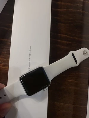 Apple Watch Series 3 38mm Cassa Grigio Siderale in Alluminio, Cinturino  - Immagine 1 di 4