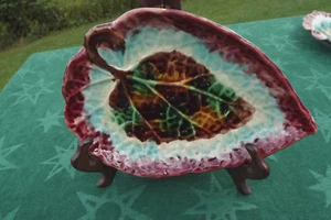 Antique Victorian Majolica Begonia Leaf Dish Plate Burgundy Border 8.7 Inch - Picture 1 of 9
