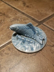Figura Cerámica Pez Trucha Salmón Saltando Fuera del Agua 2.75"x2.75"x1.5" De Colección Azul - Imagen 1 de 9