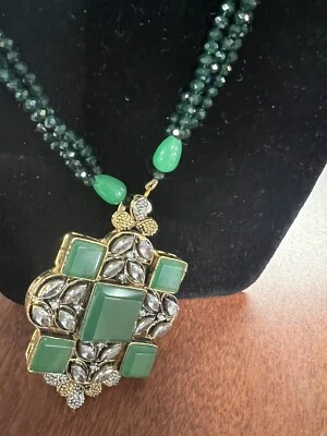 Conjunto de joyas paquistaníes verde esmeralda Foto 1 de 4
