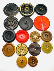 LOT 16 VINTAGE BAKELITE, CELLULOID AND EARLY PLASTICS BUTTONS - Picture 1 of 7