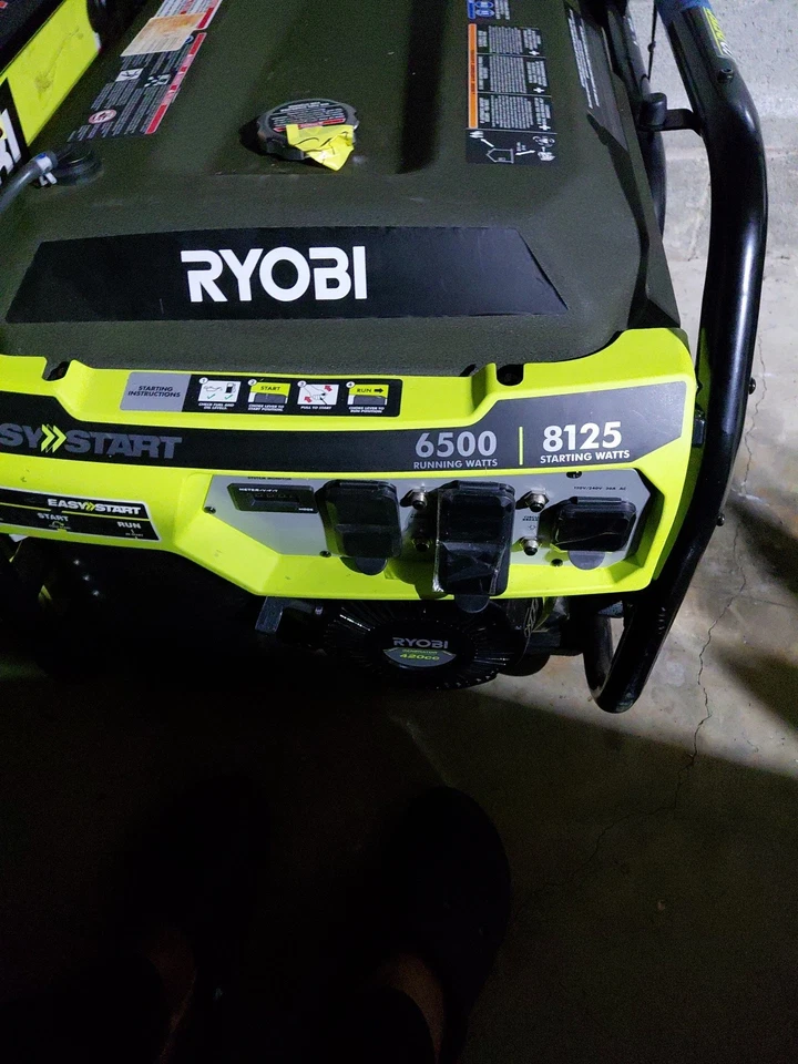 Generador portátil a gasolina RYOBI 6.500 vatios con sensor de apagado de CO Foto 1 de 4