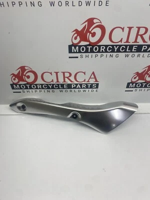 SUZUKI GSX1300R HAYABUSA 2022-2023 Left Exhaust Cover (14190-10L00) Foto 1 de 4