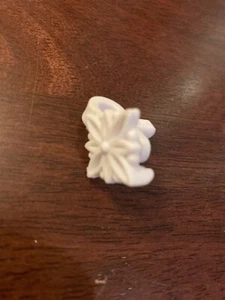 Mattel Barbie 2015 Dream House Bathroom Replacement Part Curtain Tieback - Picture 1 of 3