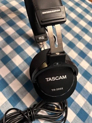 TASCAM TH-200X Studio Headphones Black (used - good condition) - Image 1 of 4