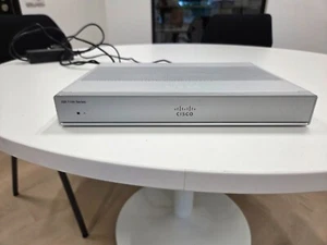 Cisco ISR 1100 C1117-4P - Integrated Services Router - 4 Gigabit Ethernet Ports - Afbeelding 1 van 3