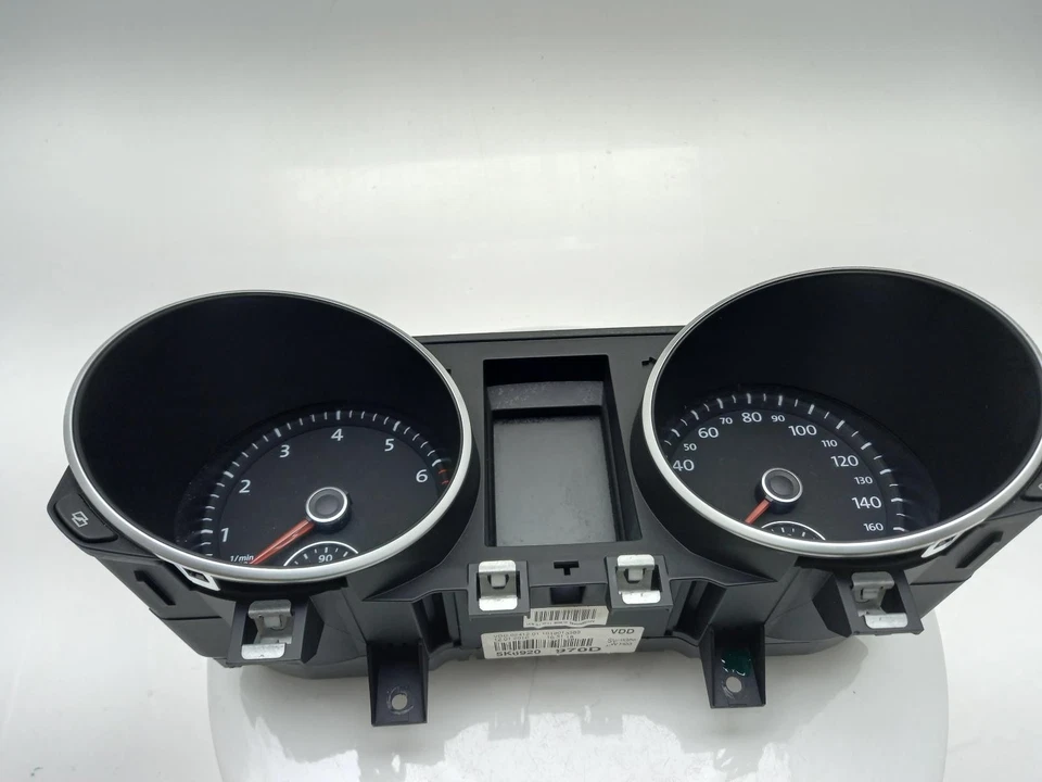 VOLKSWAGEN GOLF Speedometer Instrument Cluster 2008-2015 2.0L Petrol 5K6920970D  - Image 1 of 4