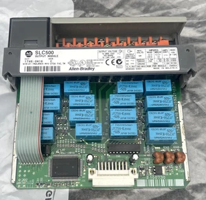 Modulo di uscita PLC Allen-Bradley 1746-OW16 SLC 500 Ser C AB 1746OW16 usato - Foto 1 di 16