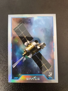 2025 Cardsmiths Space Galactic Edition Satellites #11 Rainbow Holofoil Parallel - Picture 1 of 2