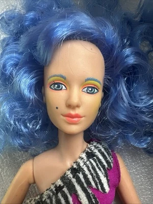 Muñeca de moda vintage Hasbro 1985 Jem & the Holograms vestida inadaptada Stormer Foto 1 de 4