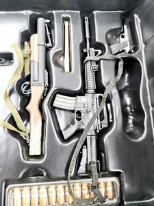 1/6 Terminator 2 Judgment Day Hot Toys HT T-800 DX13 Collectible Figure: Weapons - Picture 1 of 2