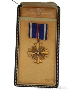 USA - WWII Distinguished Flying Cross with Case - Picture 1 of 3