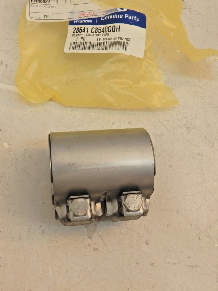 Abrazadera de tubo de escape 28641-C8540QQH Hyundai Sonata Elantra OEM 2,5" Foto 1 de 3