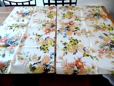 Vintage 2 pieces de tissu chintz multicolore avec fleurs - Photo 1/4
