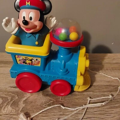 Винтажные пластиковые игрушечные шарики Disney Mickey Mouse on Train выскакивают при извлечении - Изображение 1 из 4