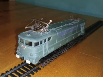 LOCOMOTIVA LIMA SNCF BB9210 H0 DC funzionante lievi difetti estetici - Immagine 1 di 4