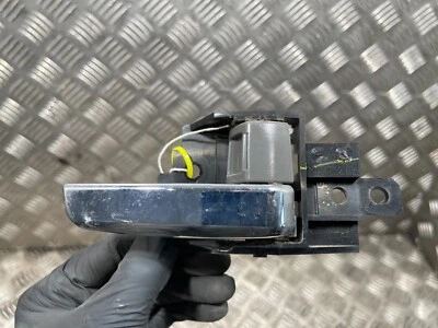 Manija interior derecha puerta delantera o trasera MITSUBISHI L200 2,4 L MK5 2015-2019 Foto 1 de 4