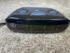Vintage General Electric Model 7-4837B Digital Alarm Clock AM/FM Radio TESTED - Picture 1 of 7