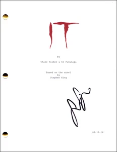 Sophia Lillis signed Autogramm Stephen King It Full Movie Script - Beverly Marsh - Bild 1 von 4