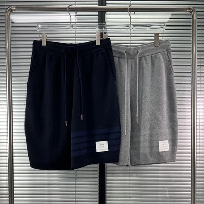 Pantalones Cortos Informales Thom Browne Hombres/Mujeres Clásicos Tejidos a Rayas Foto 1 de 4
