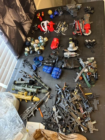 Massive 12 inch GI Joe Ultimate soldier etc. Accessories Lot Weapons helmets Cover
