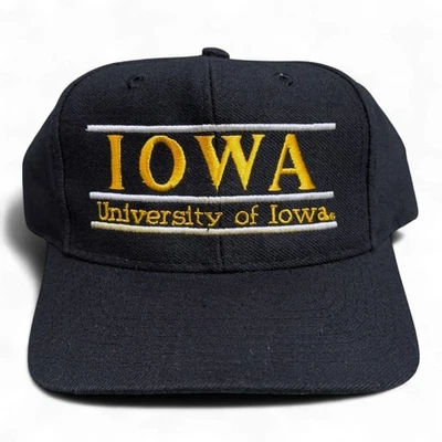 IOWA - University of Iowa por The Game Gorra/Gorra Ajustable Snapback Negra De Colección Foto 1 de 4