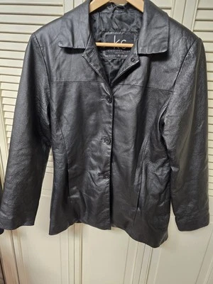 Chaqueta de cuero negra genuina KC Collections para mujer pequeña con bolsillos forrados con botones  Foto 1 de 4