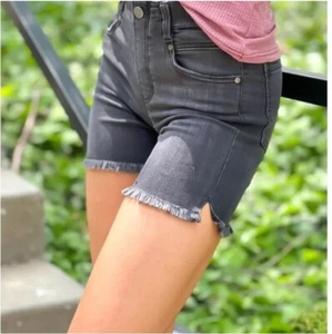 Pantalón Corto Liverpool Gia Glider The Short Cranston Negro Talla Grande 22W - Imagen 1 de 5
