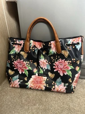 Bolso de Mano Cavalcanti Cuero Genuino Italiano Cordón Cinch Negro Floral Foto 1 de 4