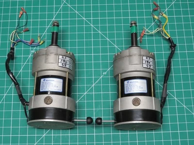 Motores Hoveround Teknique XHD M19004442/M19004443 A9Y1X02872/A9Y1X02871 OEM Foto 1 de 4