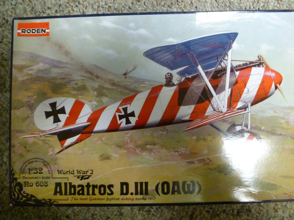 Kit Modelo Roden 1/32 Albatros D.III OAW (608) Foto 1 de 1