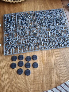 Warhammer 40K Space Wolves Wolf Guard Blood Claws Hunters 10 Plastic Figs Sprues - Picture 1 of 6