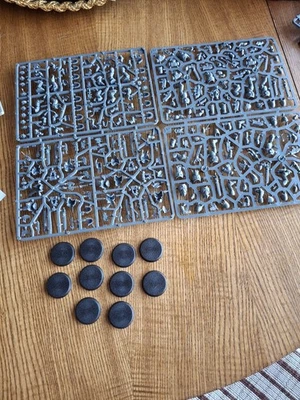 Warhammer 40K Space Wolves Wolf Guard Blood Claws Hunters 10 Plastic Figs Sprues - Image 1 of 4