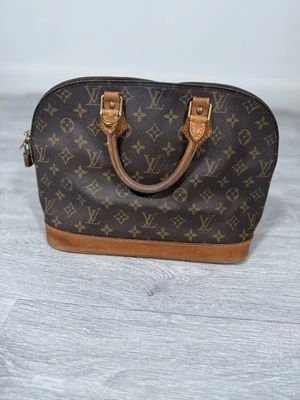 Louis Vuitton Women's Alma Monogram Leather Handbag  100% Authentic - Image 1 of 4