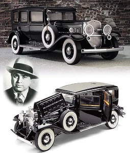 Al Capone's Armored Cadillac Diecast Model Car in 1:24 Scale by the Franklin Min - Picture 1 of 6