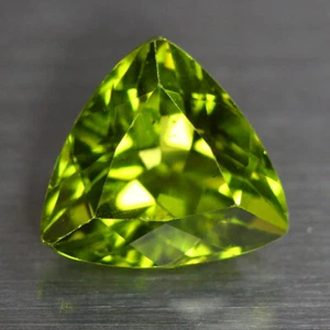 Natural Peridot Trillion 5mm Wholesale Lot of 10 Stones - Picture 1 of 1