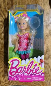 Muñeca Barbie Chelsea Sister 2013 nueva en caja red mariposa cabello rubio ojos azules - BDG40 - Imagen 1 de 5